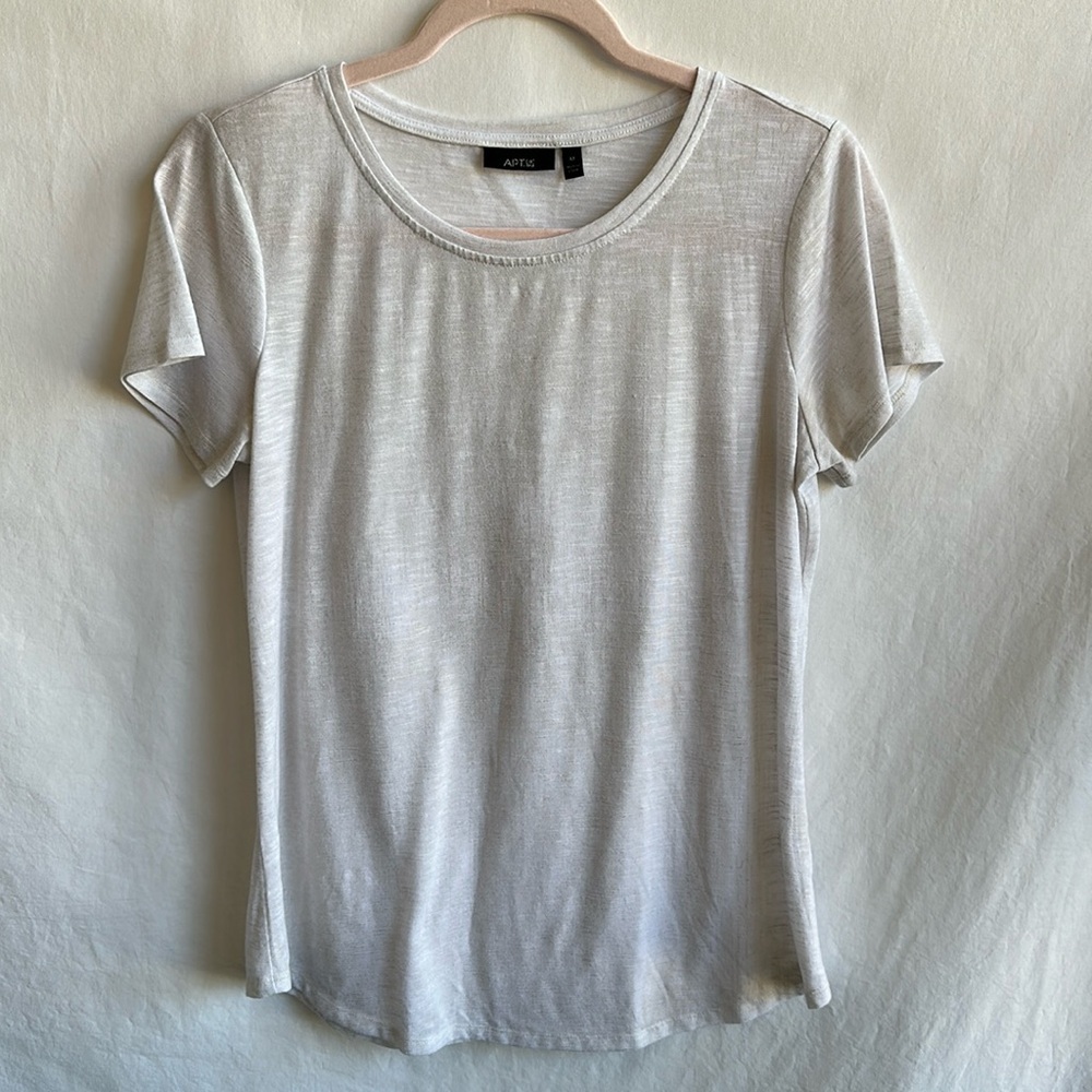 Apt. 9 white round hem tee, size M